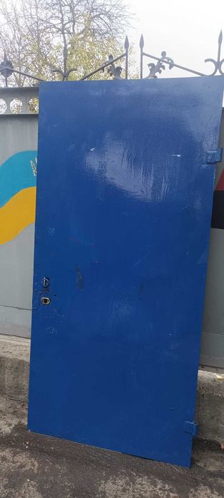 Металлические двери Б/у в хозблок гараж