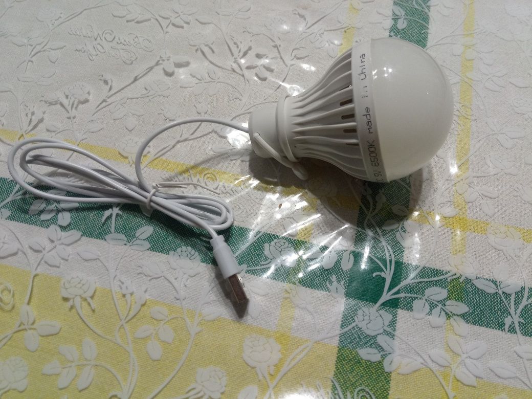Продам LED (Лэд) лампочку 12 вольт с USB разъемом