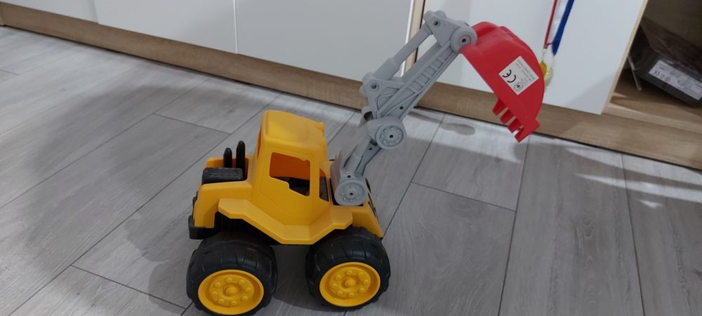 Duża koparka dla dziecka