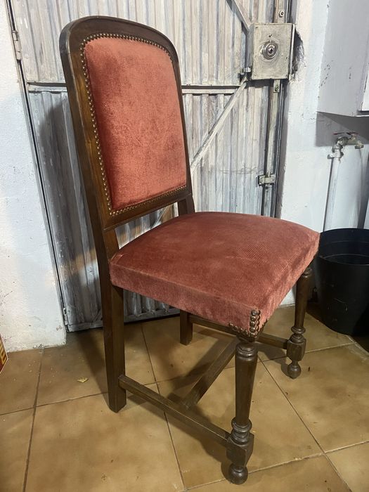 Cadeira almofadada em excelente estado