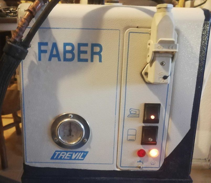 Caldeira profissional com ferro de engomar e tábua