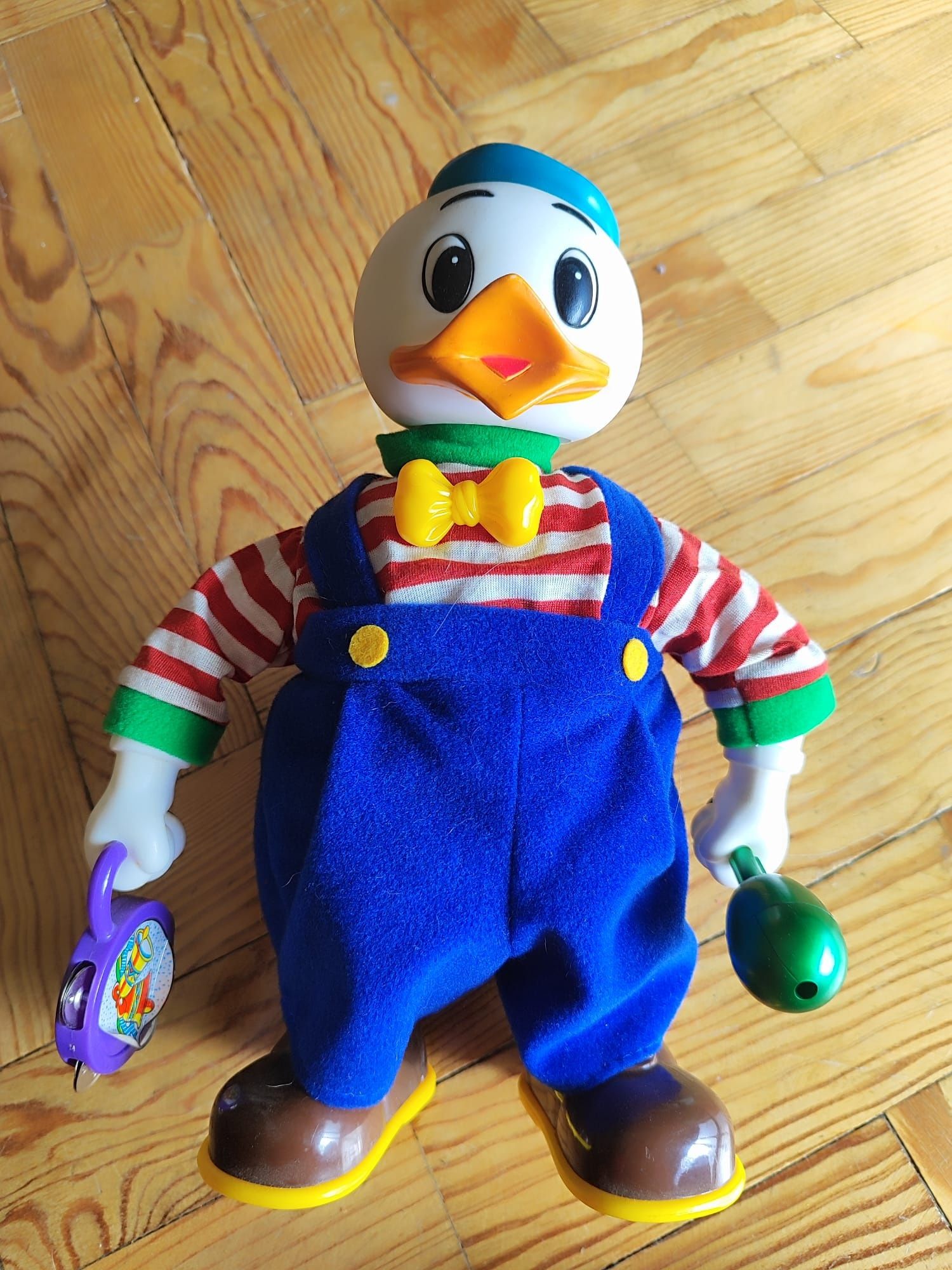 Pato musical com pilhas