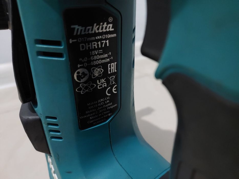 Перфоратор Makita DHR171
