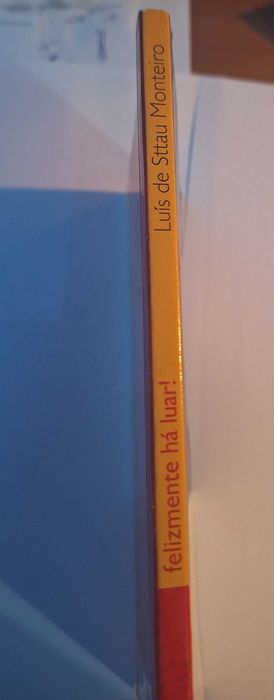 Livro Felizmente há Luar