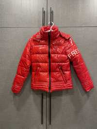 Красная куртка Freever