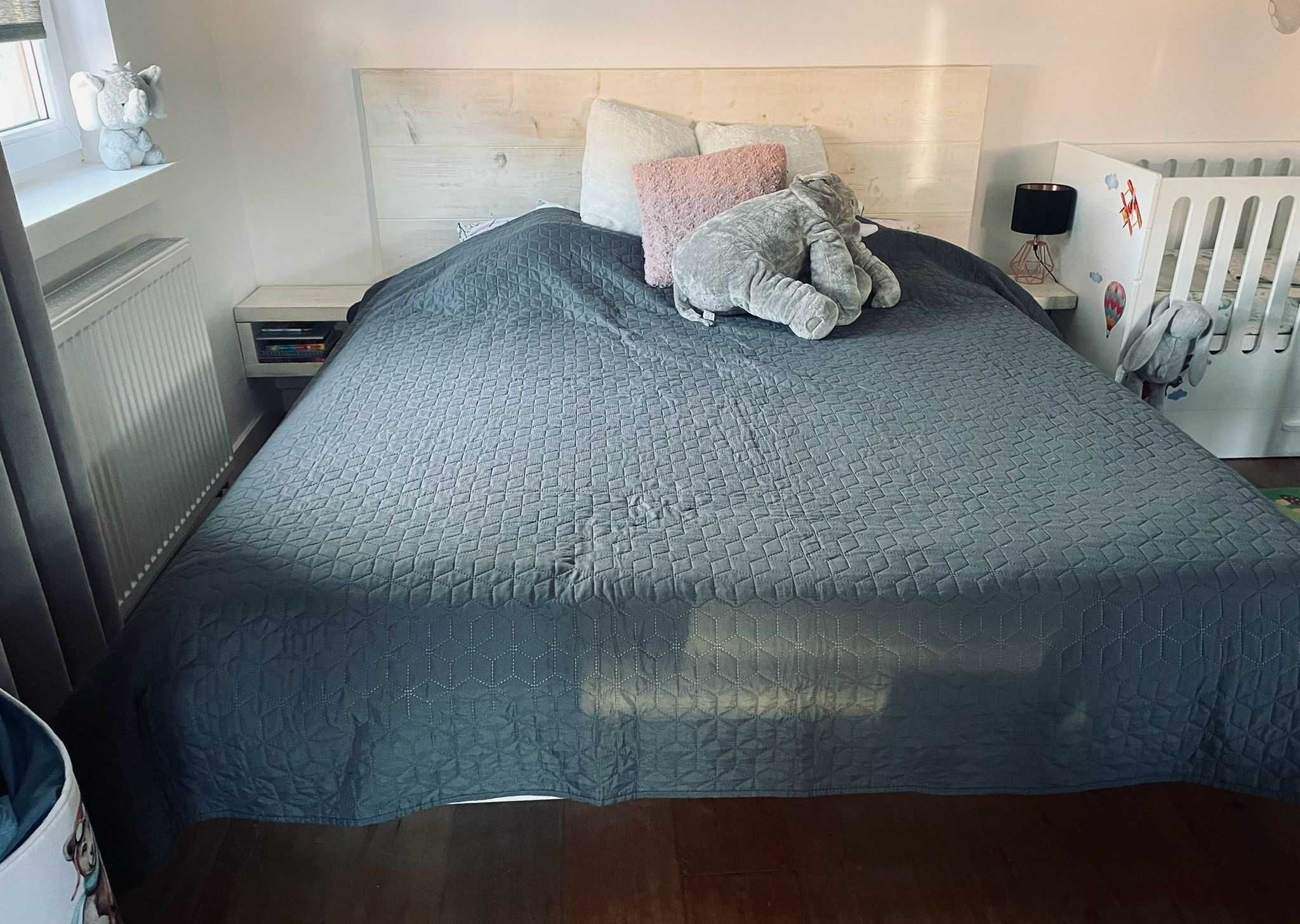 Łóżko do sypialni z materacem 180x200