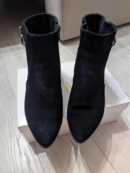 Жіночі замшеві ботильйони 40 розміру