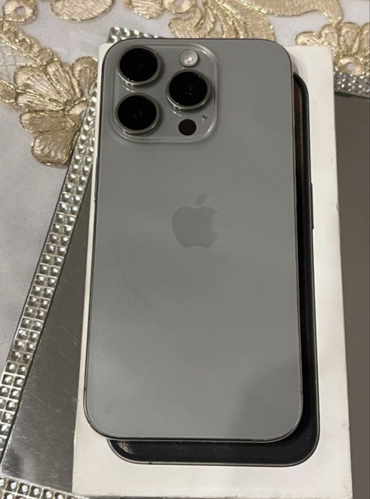 Iphone 15 pro naturalny tytan