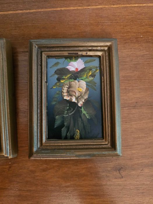 Par de quadros antigos pintados a óleo – flores em relevo