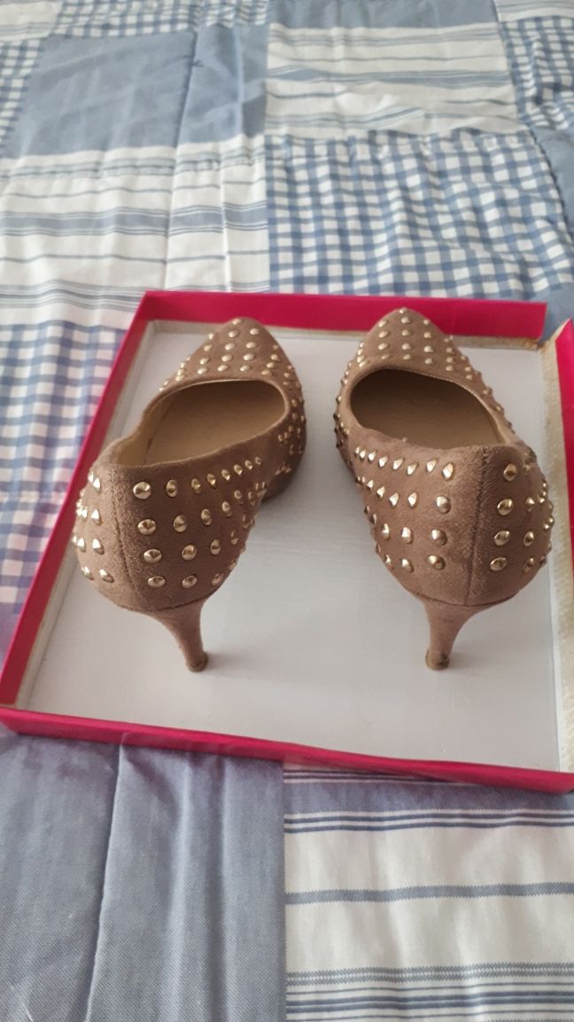 Sapatos com tachas