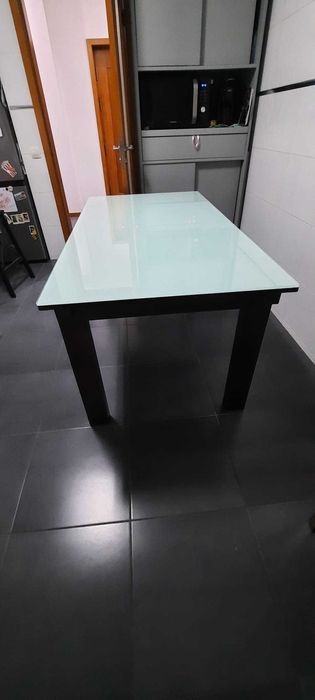 Mesa jantar com tampo de vidro