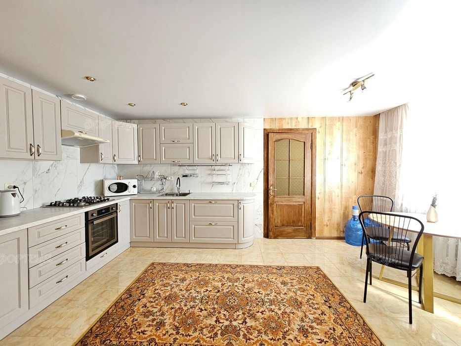 Продаж житлового будинку у Підгородному, поруч  школа