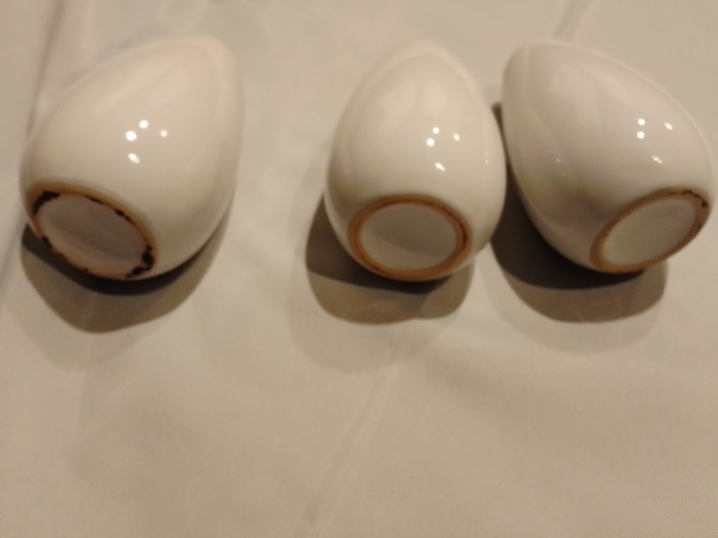 Wazoniki porcelanowe białe 3szt na kadzidełka drobne kwiaty