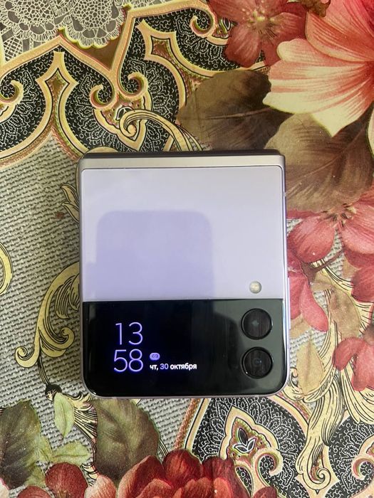 Galaxy Z Flip 3 в ідеальному стані