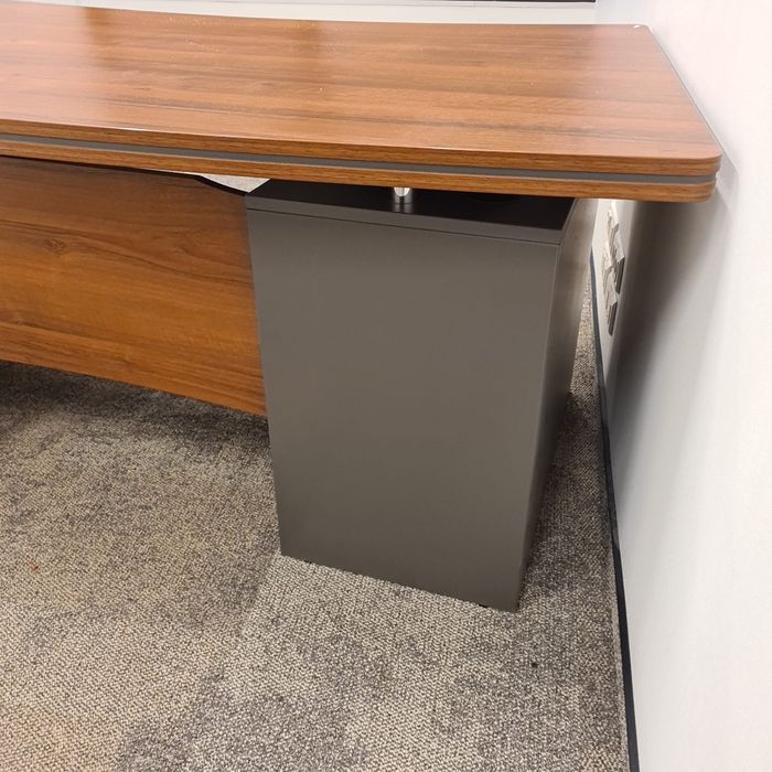 Meble gabinetowe Biurko dyrektorskie Biurko Prezes Manager MARO KONSUL