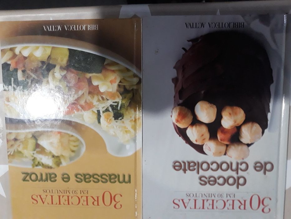 Coleção de livros de receitas de culinária.