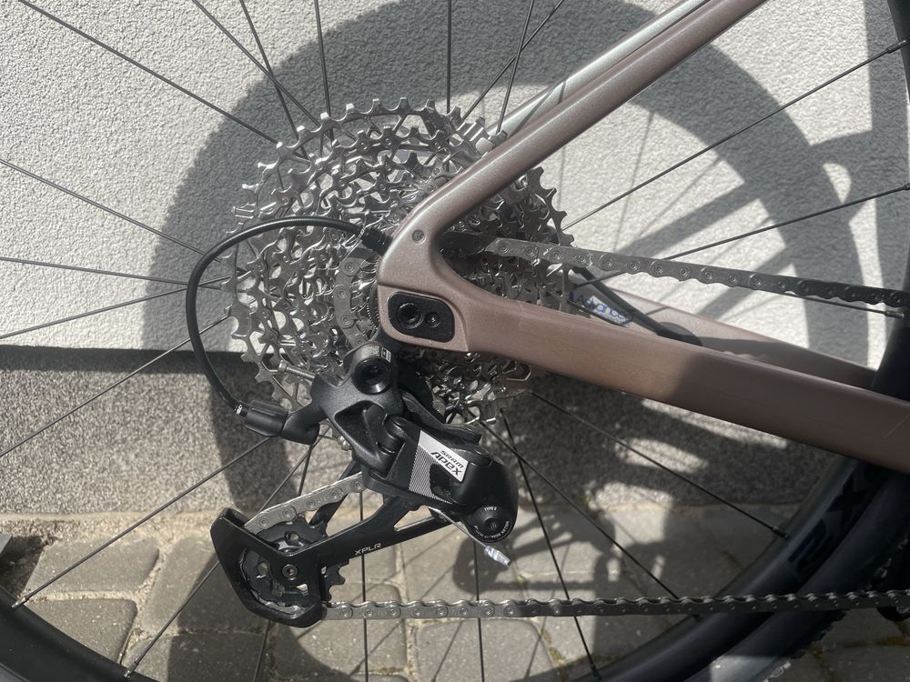 Rower gravel Giant revolt advanced 2024 carbon sram apex
