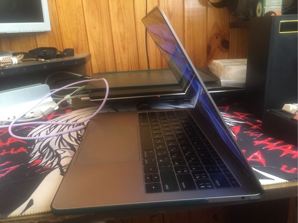 MacBook Pro 13” 2017 • Retina • 8 ГБ / 128 ГБ • macOS 15