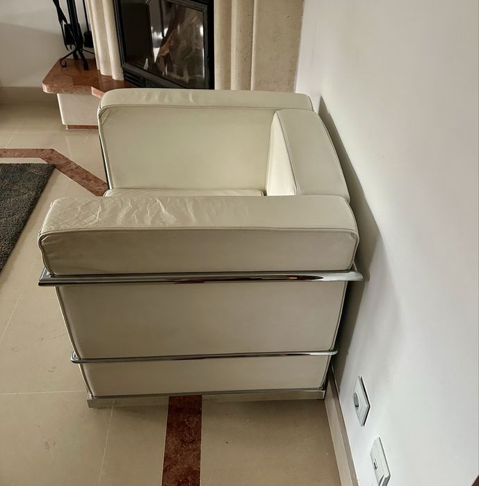 Vendo sofa cadeirão em pele branco