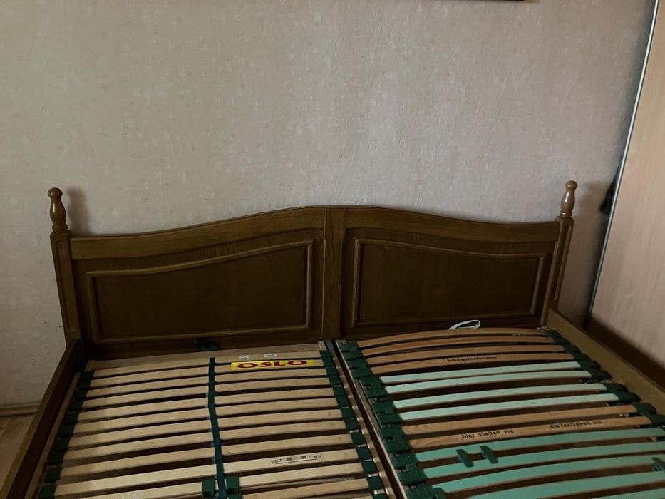 Łóżko dębowe 2 x 2 m, z lamelami z regulacją.