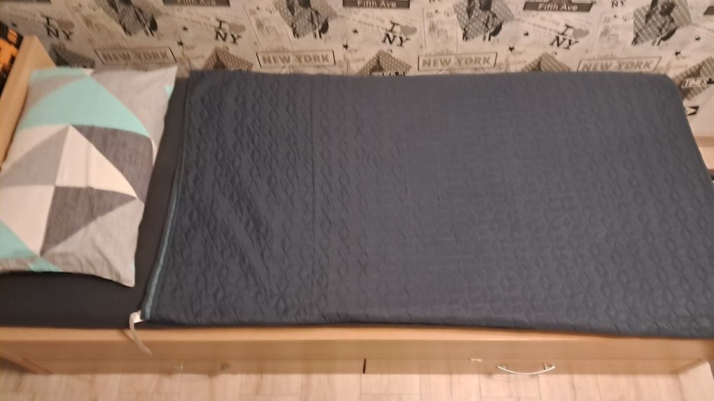 Łóżko  z materacem