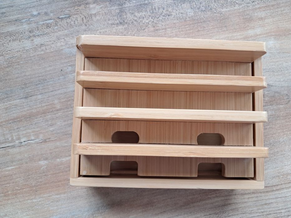 Bambusowy organizer do ładowania telefonów stojak