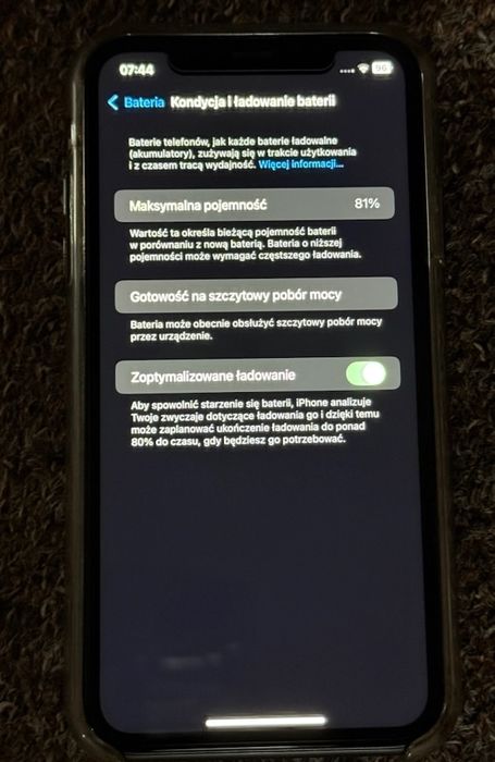 iPhone XR 64GB czarny – szybka Belkin + etui Apple + ładowarka