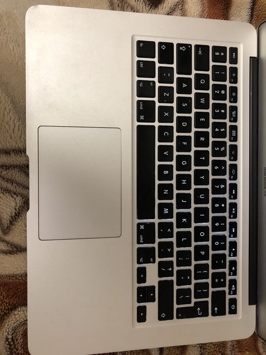 Macbook Аir 13 2014 року в чудовому стані