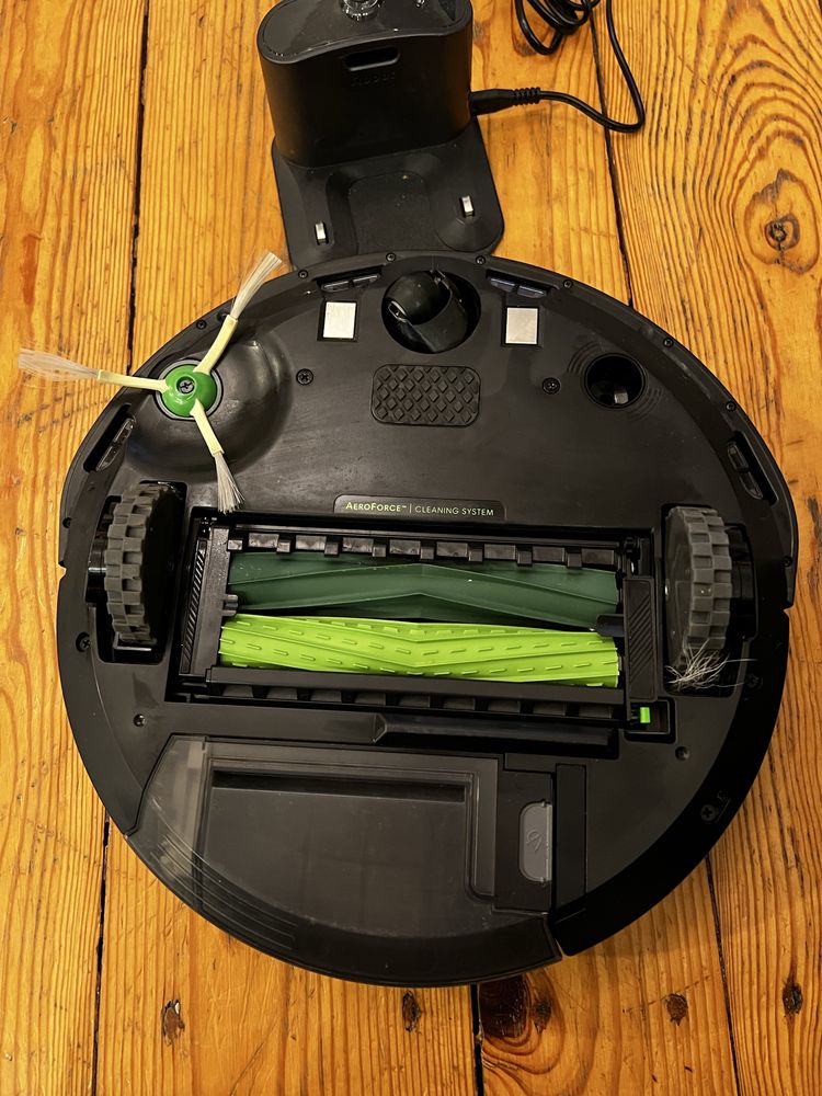 Robot odkurzający z łącznością Wi-Fi iRobot Roomba i3