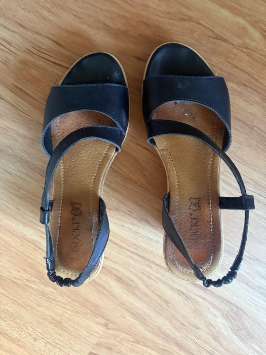 Sandały roz.  37 Lasocki koturny czarne skóra - buty