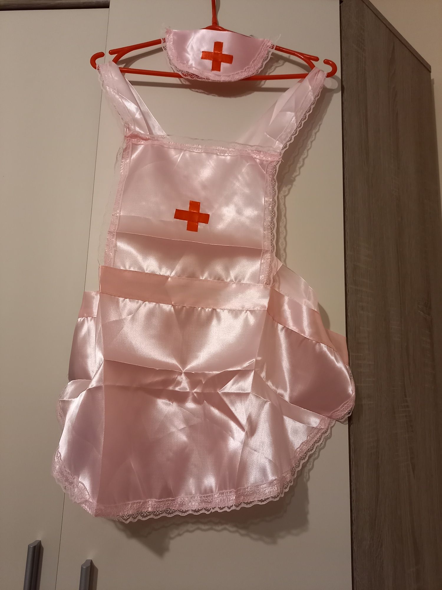 38  Strój pielęgniarki sexy plus stringi