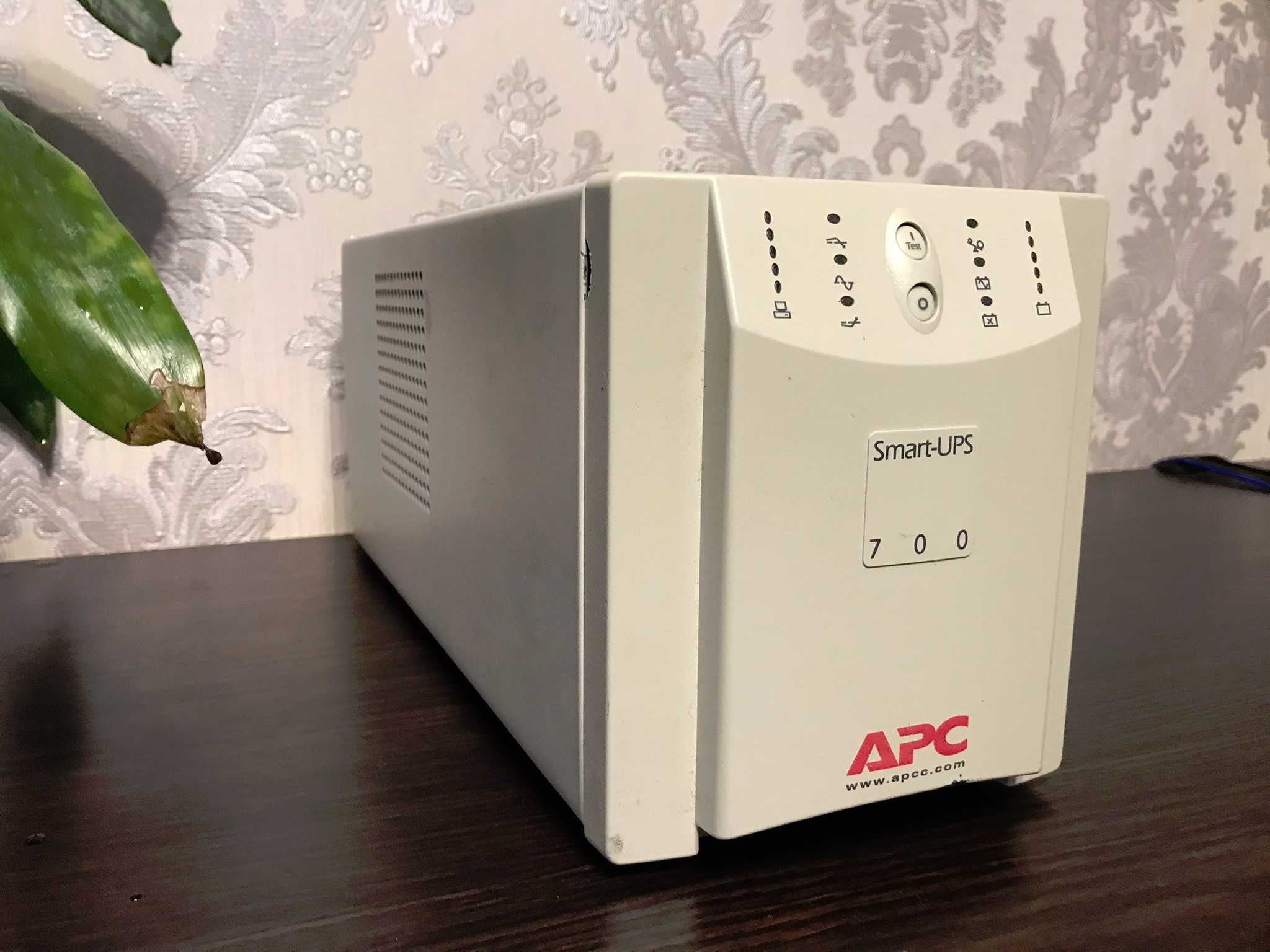 APS  Smart-UPS 700. Чиста синусоїда.