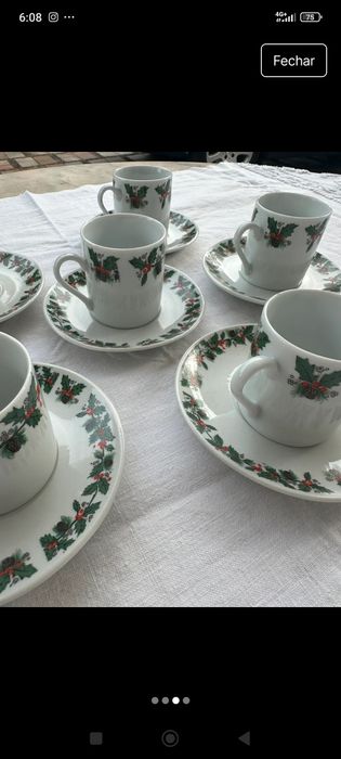 Conjunto de chávenas de café com motivos natalícios