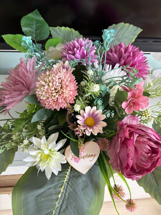 Kompozycja nagrobna wiązanka stroik cmentarz grób chryzantemy