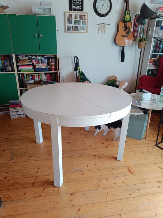 Stół IKEA BJURSTA – okrągły, rozkładany, biały
