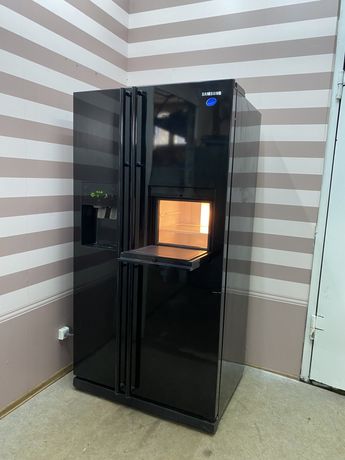 Холодильник двухдверный Samsung Sibe-By-Side с ледогенератором 530л.