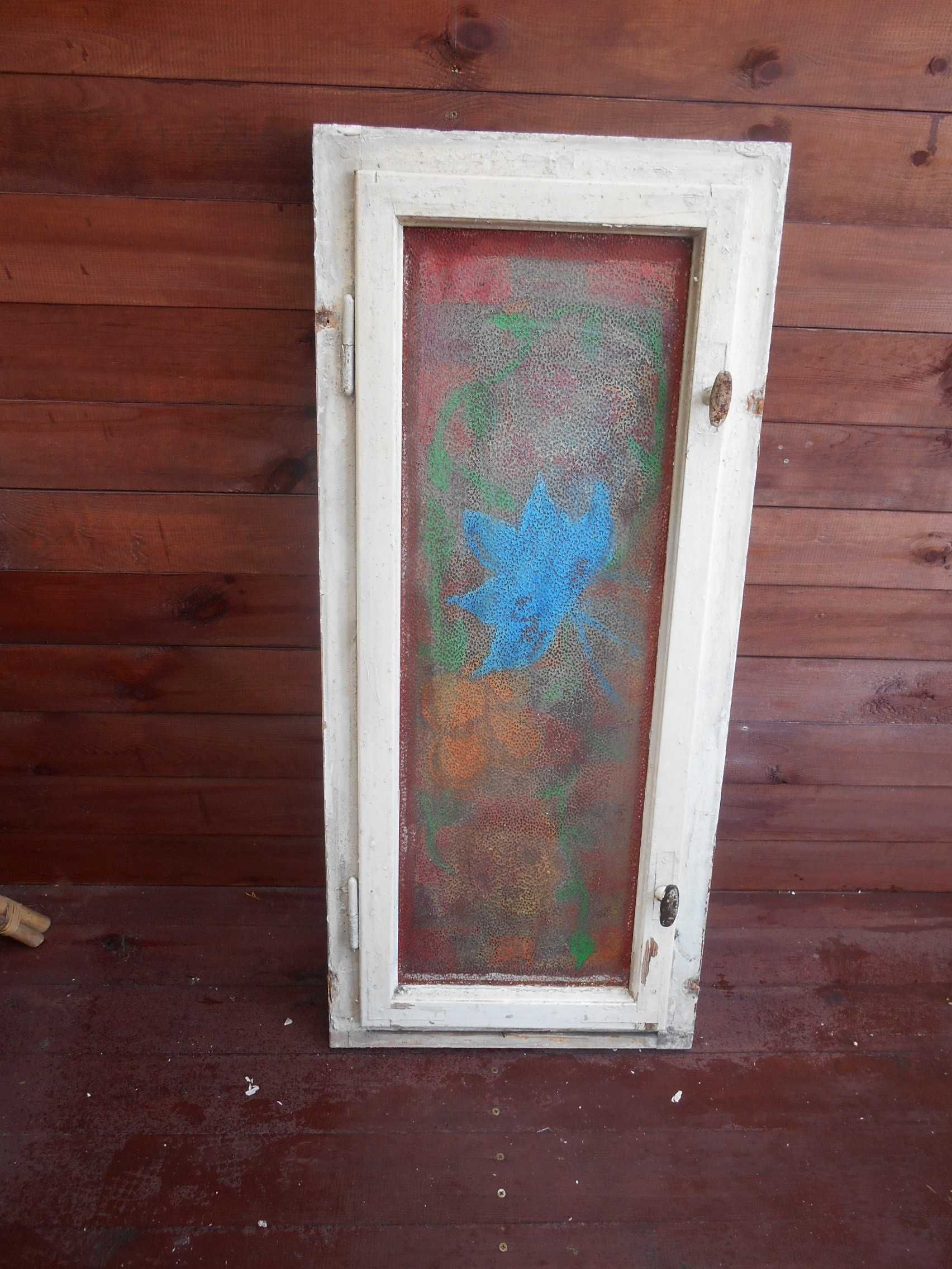 stare okna drewniane z futryna