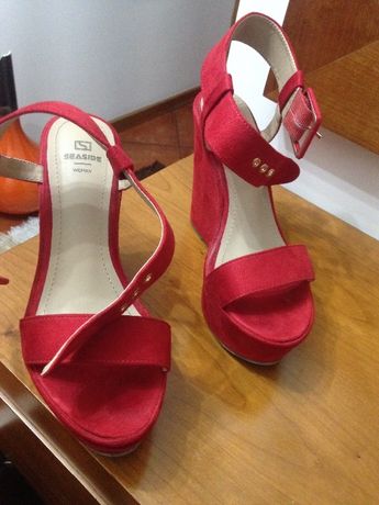 Sandálias vermelho novas