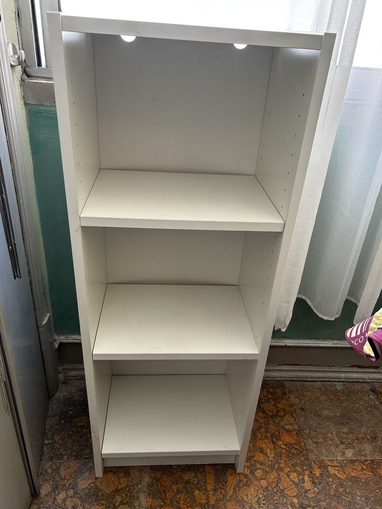 Estamte com prateleiras branca do IKEA