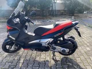 Aprila 300 SR Max como nova