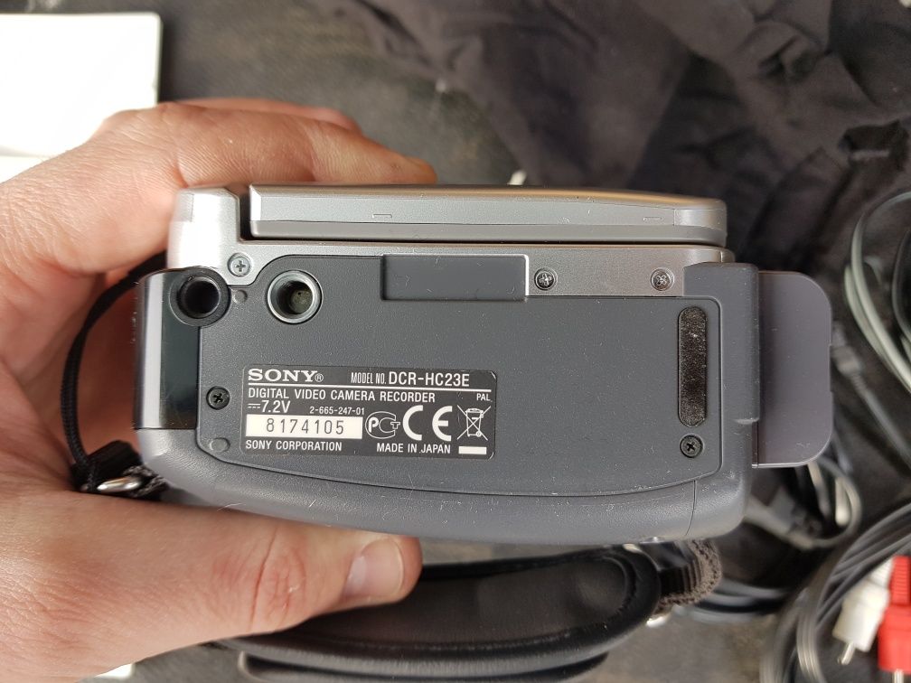 Видеокамера SONY DCR-HC23E