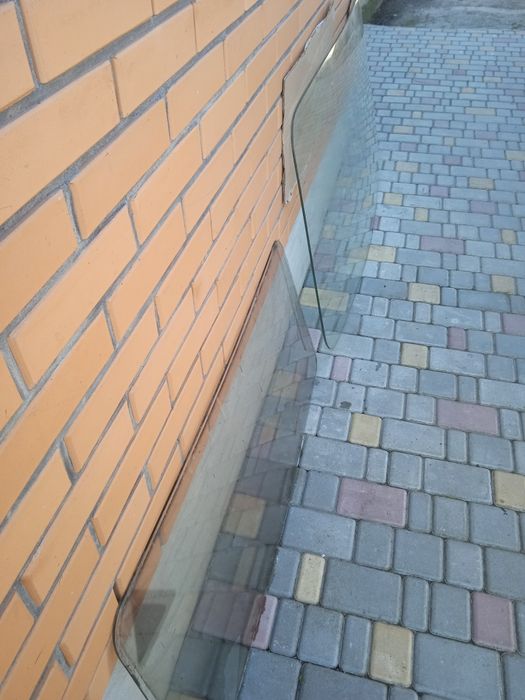 і заднє скло РАФ в доброму стані