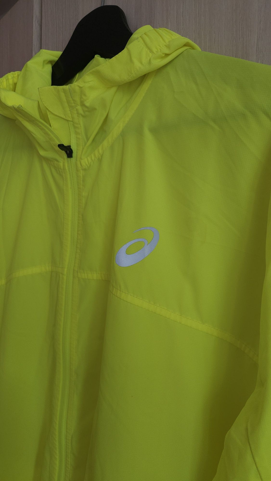 Kurtka biegowa Asics rozm XL stan idealny