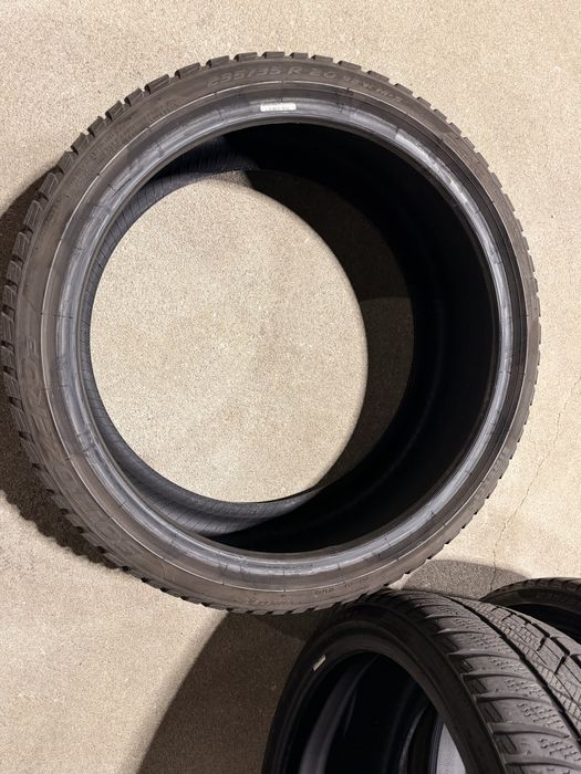 Pneus Pirelli Sottozero3 235/35R20