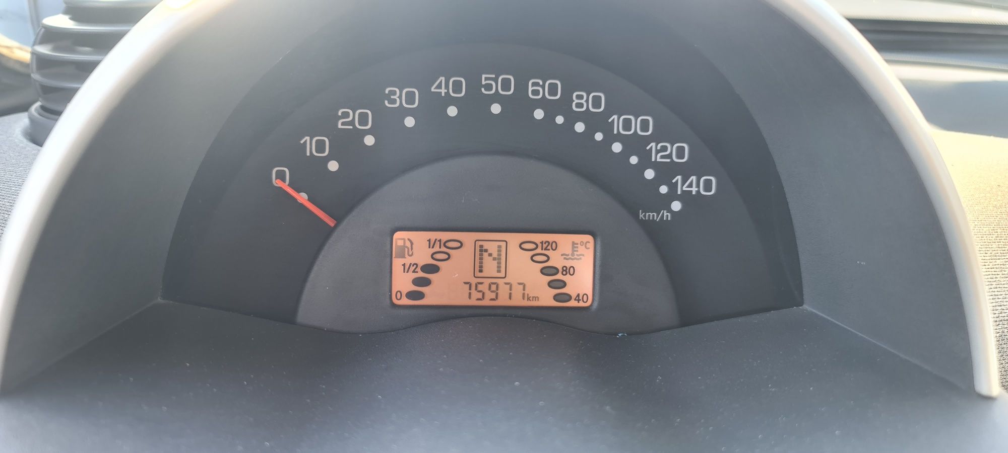 Smart Fortwo ac, pele e 75 mil kms