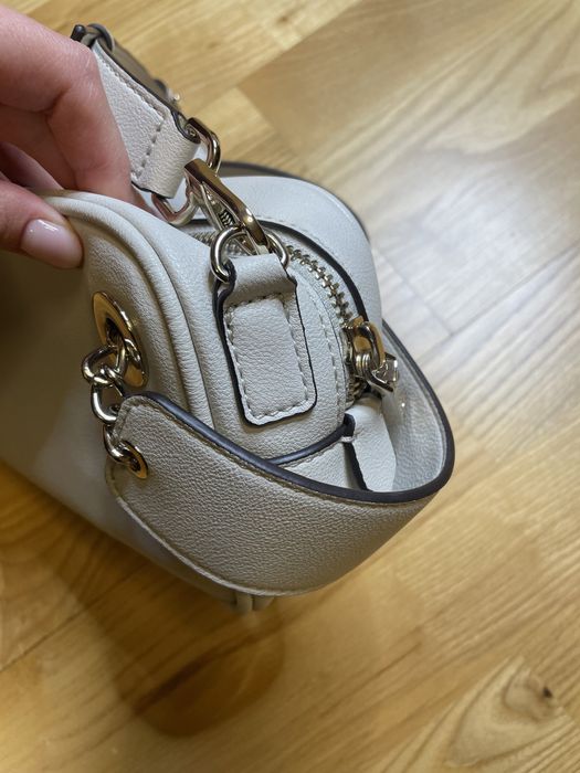 Torebka Guess beżowa kremowa