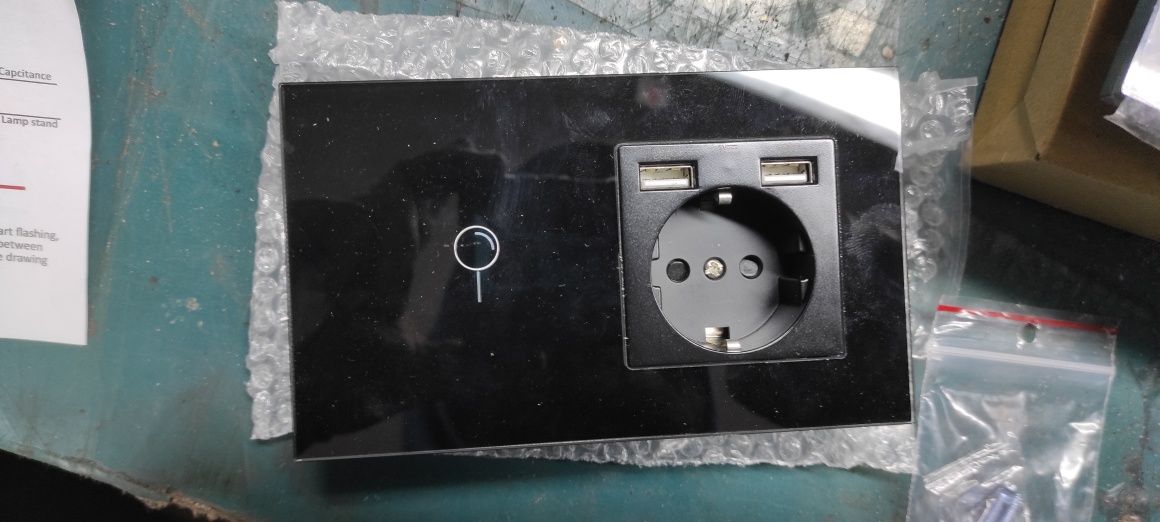 Włącznik dotykowy gniazdko USB