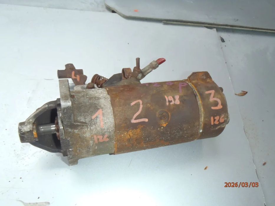 rozrusznik główka stojan szczotkotrzymacz obudowa  śruby z rozrusznika fiat 126p maluch