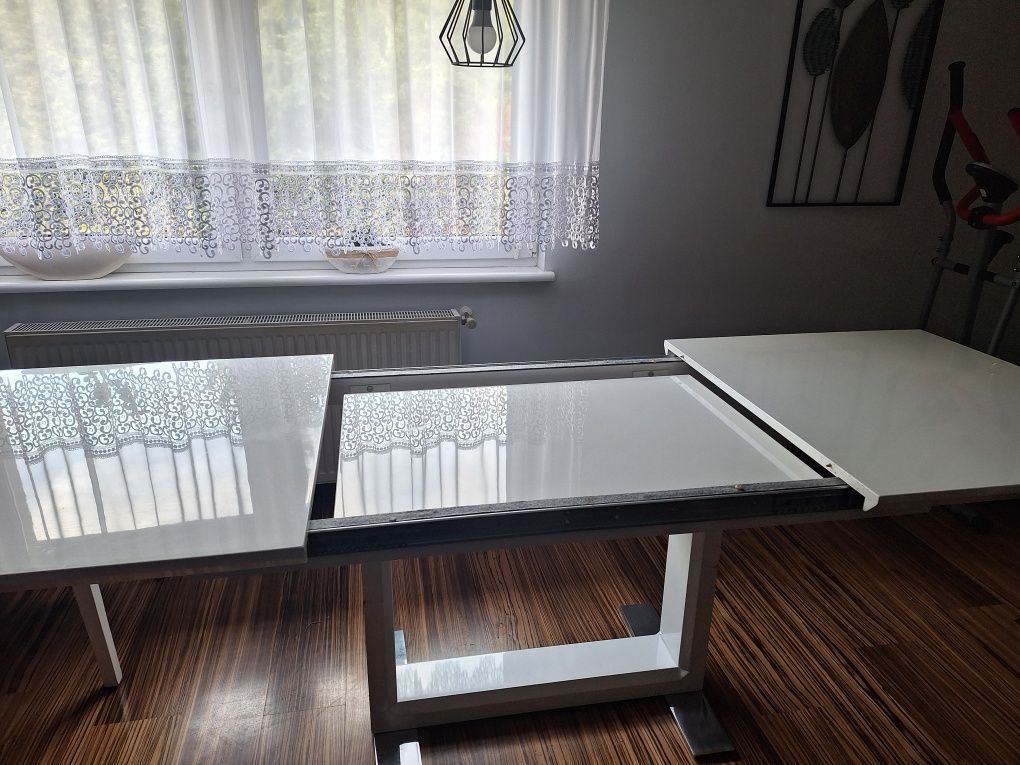 Duży stół do jadalni, salonu