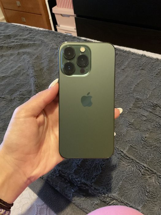 iPhone 13 Pro alpine green